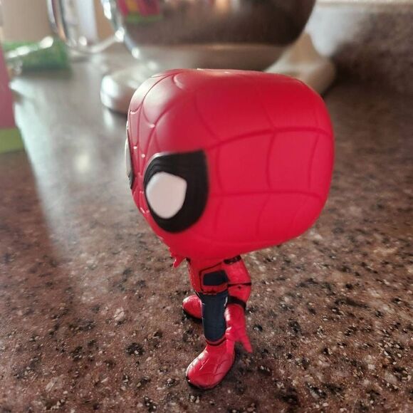 Spider-Man Funko 2017 bobblehead marvel avengers action figurine collectible - Picture 2 of 5